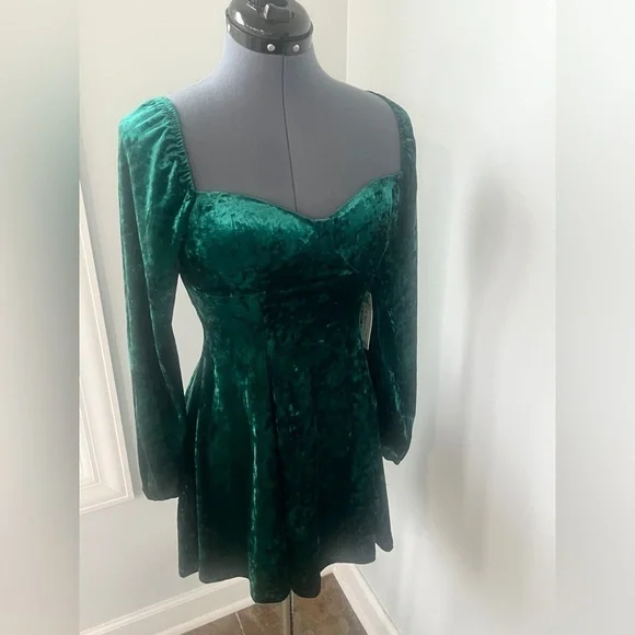 NWT City Vibe Sz S Long-Sleeve Hunter Green Stretchy Crushed Velvet Dress - Picture 4 of 16